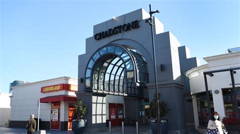 what time does Chadstone open